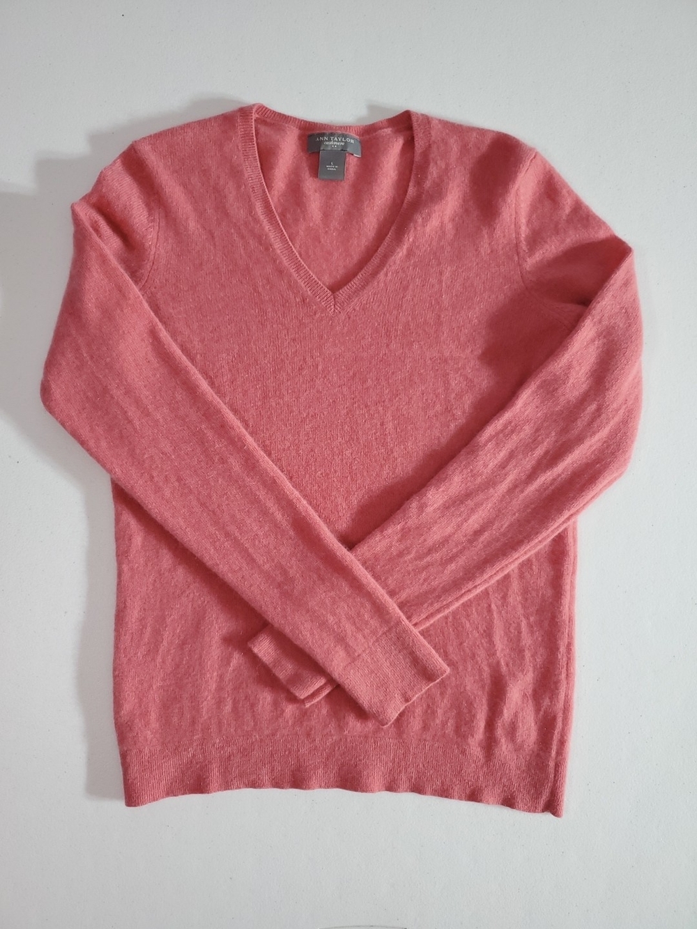 Ann Taylor Women’s Lg Coral Pink Cashmere Long Sleeve V-Neck Sweater